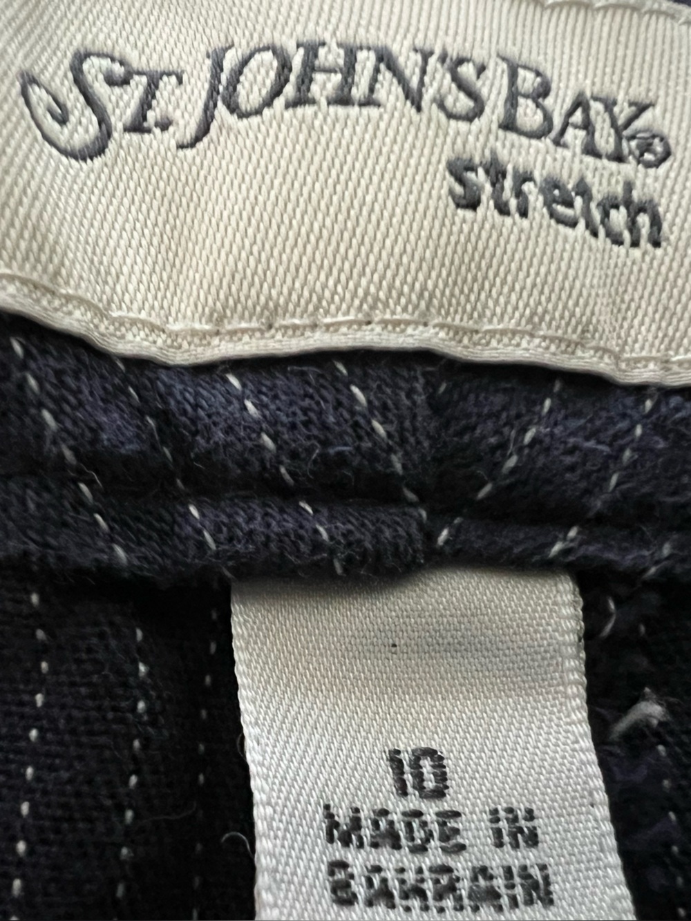 Women’s St. John’s Bay Size 10 Dark Navy Pinstripe Cotton Shorts - Picture 5 of 7